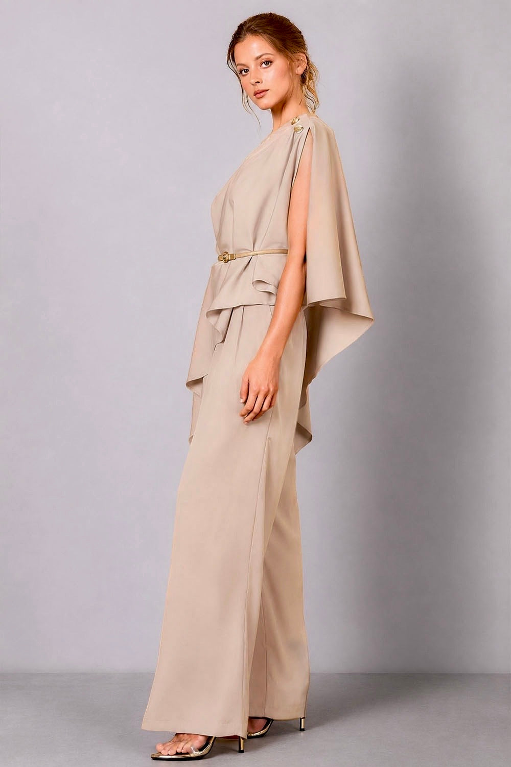Champagne Elegance Set — Set Sol y Arena Boutique, side view with cape drape