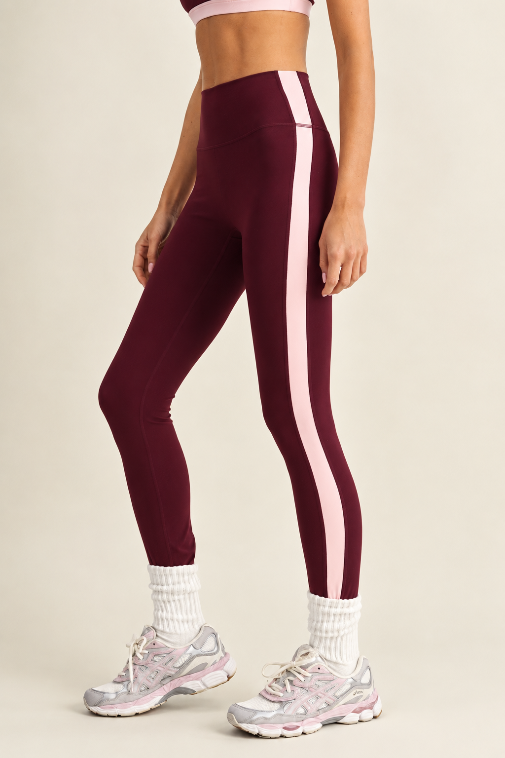 Burgundy Rosé Set — Set Sol y Arena Boutique, leggings side view with pink stripe
