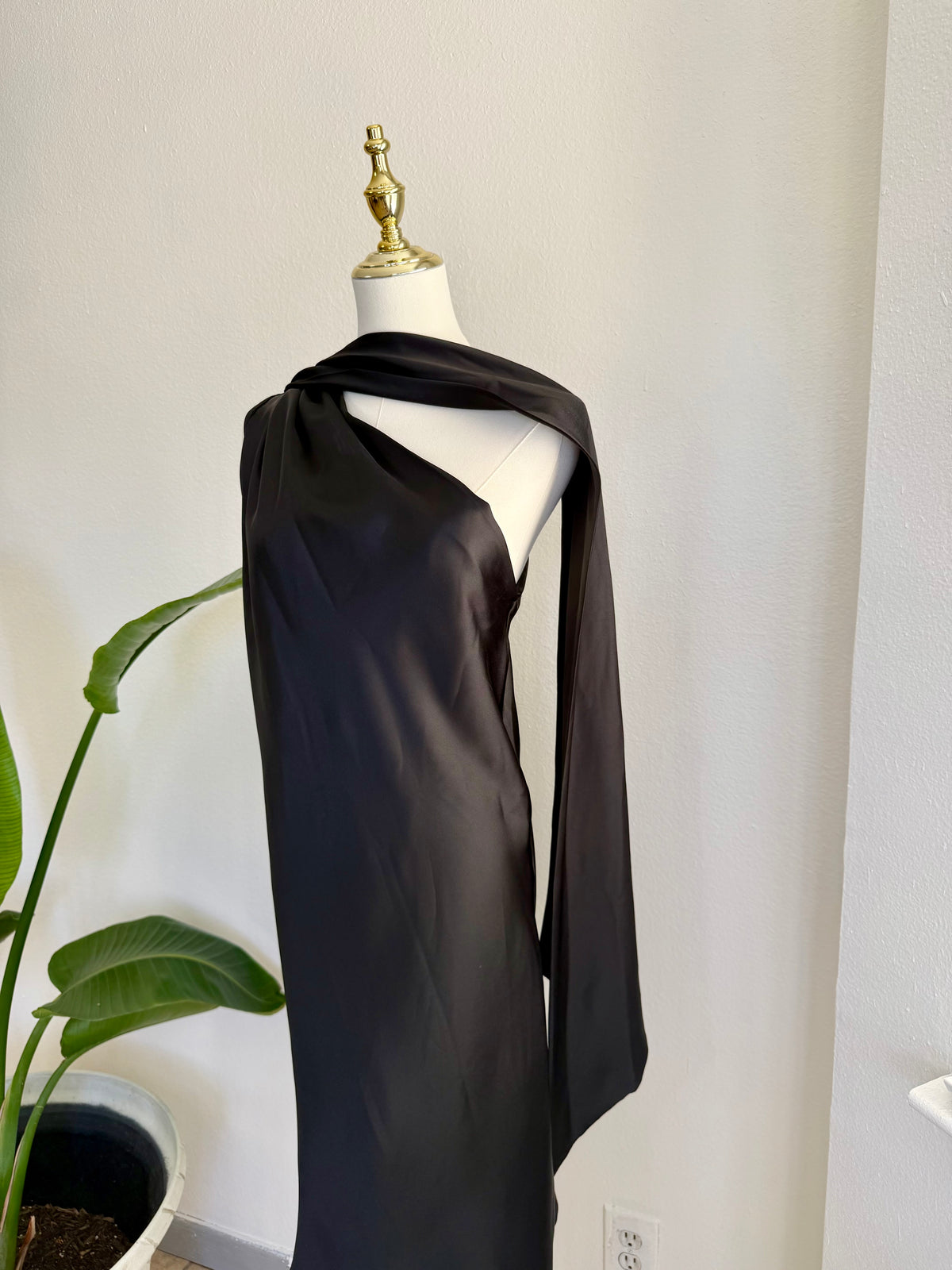 Satin Black Dress — Dress Sol y Arena Boutique, three-quarter view on mannequin